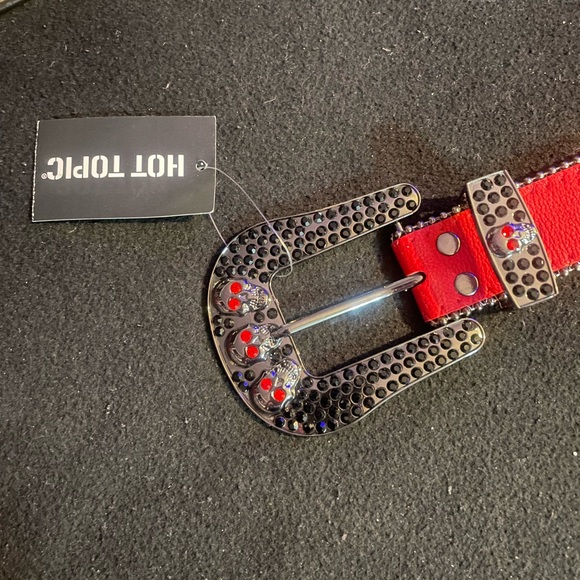 Rhinestone skull belt - Picture 4 of 4